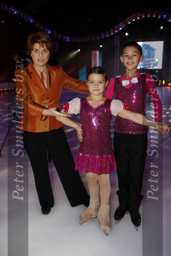 Amsterdam 8 december 2009
Sterren kinderen dansen op het ijs in de rai. Nelleke v d Krogt met kleinzoon Tony
Peter Smulders bv