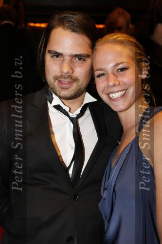 Amsterdam 16 november 2009
Premiere komt een vrouw bij de dochter in Tuschinski. Nicolette Kluijver met vriend
Peter Smulders bv