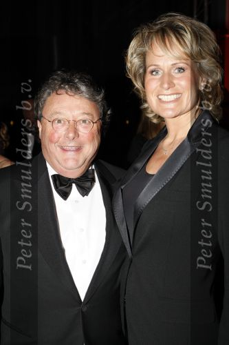 Amsterdam 21 november 2009
Gala van JFK waar de nederlander van het jaar gekozen wordt in de passenger terminal. Oger Lusink met vriendin en zoons Sander en Martijn
Peter Smulders bv
