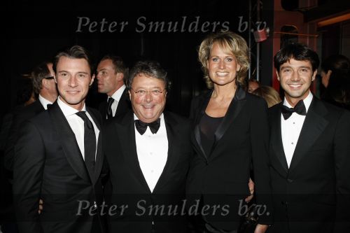 Amsterdam 21 november 2009
Gala van JFK waar de nederlander van het jaar gekozen wordt in de passenger terminal. 
Oger Lusink  met ex-partner Ceciel Lutke Veldhuis en zoons Sander Lusink en Martijn Lusink
Peter Smulders bv