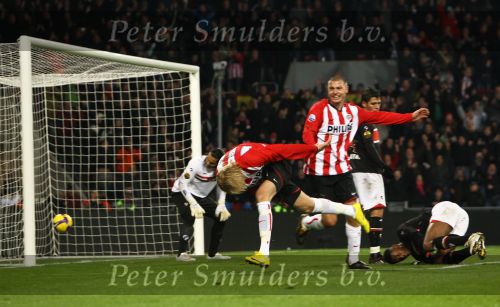 Eindhoven, 12 December 2009
Kompetitiewedstrijd PSV-AZ, eindstand 1-0 Seizoen 2009/2010
Ola Toivonen brengt 4 minuten voor tijd PSV op 1-0
Foto Junior Smulders