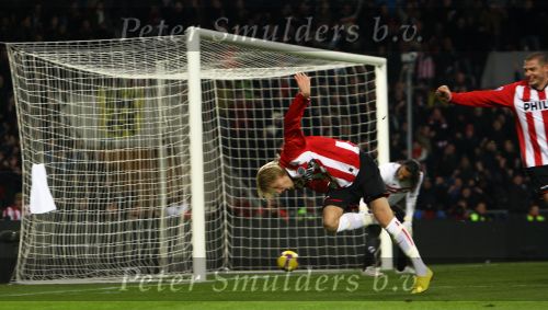 Eindhoven, 12 December 2009
Kompetitiewedstrijd PSV-AZ, eindstand 1-0 Seizoen 2009/2010
Ola Toivonen brengt 4 minuten voor tijd PSV op 1-0
Foto Junior Smulders