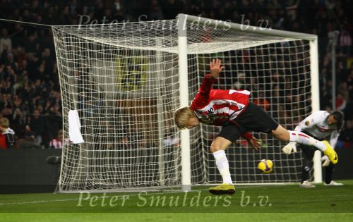 Eindhoven, 12 December 2009
Kompetitiewedstrijd PSV-AZ, eindstand 1-0 Seizoen 2009/2010
Ola Toivonen brengt 4 minuten voor tijd PSV op 1-0
Foto Junior Smulders
