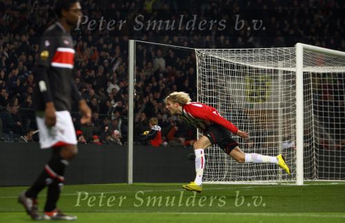 Eindhoven, 12 December 2009
Kompetitiewedstrijd PSV-AZ, eindstand 1-0 Seizoen 2009/2010
Ola Toivonen brengt 4 minuten voor tijd PSV op 1-0
Foto Junior Smulders