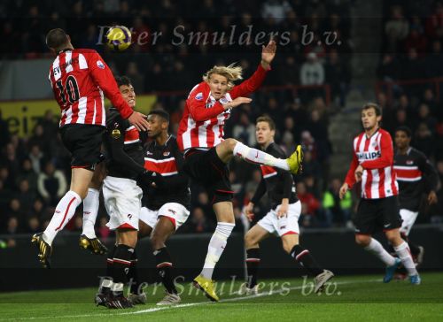 Eindhoven, 12 December 2009
Kompetitiewedstrijd PSV-AZ, eindstand 1-0 Seizoen 2009/2010
Ola Toivonen samen met Danny Koevermans
Foto Junior Smulders