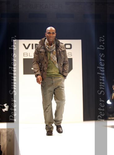 Amsterdam 9 november 2009
modeshow JC Rags en Vingino op  de beurs van Life after Football. Orlando Trustfull met zoon
Peter Smulders bv