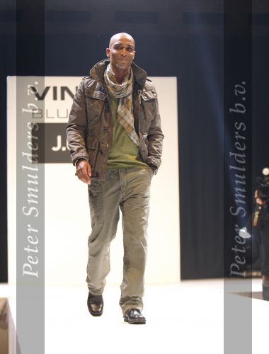 Amsterdam 9 november 2009
modeshow JC Rags en Vingino op  de beurs van Life after Football. Orlando Trustfull met zoon
Peter Smulders bv