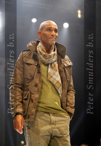 Amsterdam 9 november 2009
modeshow JC Rags en Vingino op  de beurs van Life after Football. Orlando Trustfull met zoon
Peter Smulders bv