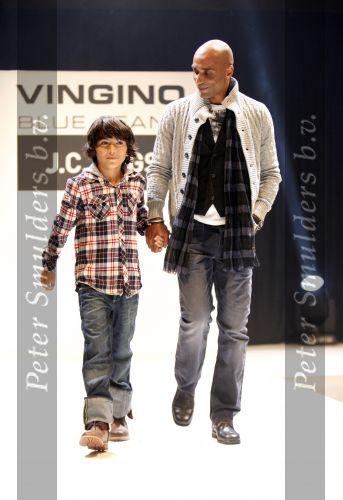Amsterdam 9 november 2009
modeshow JC Rags en Vingino op  de beurs van Life after Football. Orlando Trustfull met zoon
Peter Smulders bv