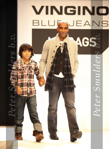 Amsterdam 9 november 2009
modeshow JC Rags en Vingino op  de beurs van Life after Football. Orlando Trustfull met zoon
Peter Smulders bv
