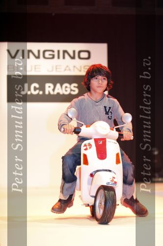 Amsterdam 9 november 2009
modeshow JC Rags en Vingino op  de beurs van Life after Football. Orlando Trustfull met zoon
Peter Smulders bv