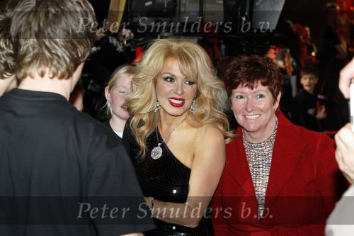Hilversum 4 december 2009
Opnames live show popstars in studio 22. Patricia Paay met Buddha to Buddha armband.
Peter Smulders bv