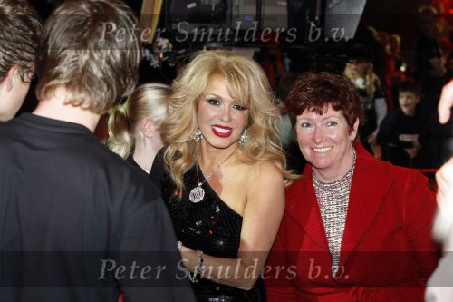 Hilversum 4 december 2009
Opnames live show popstars in studio 22. Patricia Paay met Buddha to Buddha armband.
Peter Smulders bv