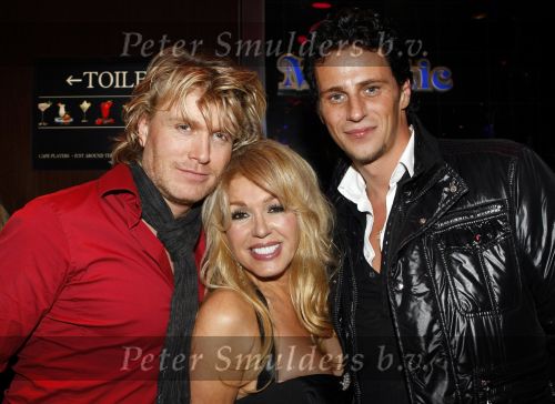 Amsterdam 9 december 2009
Presentatie Playboy met daarin Patricia Paay in Majestic. Patricia Paay met Hans Klok en Remco Bastiaanse
Peter Smulders bv