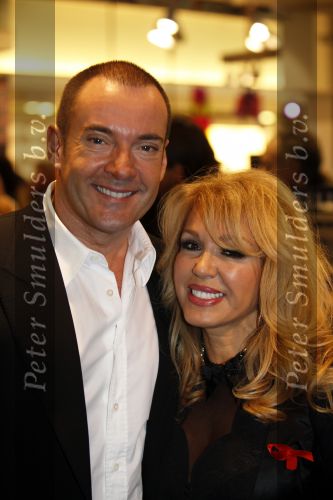 Amsterdam 28 november 2009
Bn ers lopen modeshow en verkopen art bags voor het aids fonds in de bijenkorf. Gerard Joling en Patricia Paay
Peter Smulders bv