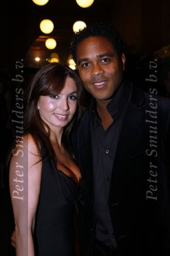 Amsterdam 9 november 2009
LAF Life after Football beurs  in de beurs van Berlage. Patrick Kluivert met Rossana 
Peter Smulders bv