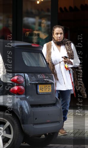 Amsterdam 7 december 2009
Patty Brard in haar smart op de cornelis schuytstraat.
Peter Smulders bv