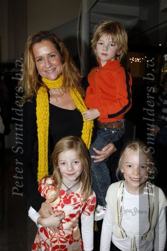 Overveen 18 november 2009
Presentatie cd van K3 met Kristel Josje (nieuw ) en Karen ( zwanger). paulien Huizinga met Myrthe en Pieter
Peter Smulders bv