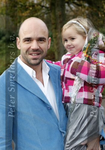 Kaatsheuvel 29 november 2009
Presentatie CD Sound of music in het efteling theater. Peter Post met zijn dochter Lola
Peter Smulders bv