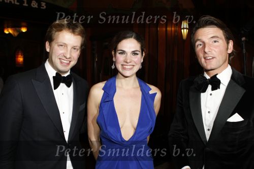Amsterdam 16 november 2009
Premiere komt een vrouw bij de dochter in Tuschinski. Prins Maurits met Prins Floris en Anna Drijver
Peter Smulders bv