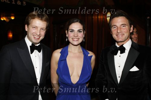 Amsterdam 16 november 2009
Premiere komt een vrouw bij de dochter in Tuschinski. Prins Maurits met Prins Floris en Anna Drijver
Peter Smulders bv
