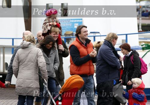 Scheveningen 14 november 2009
Prins Willem Alexander Prinses Maxima en hun kinderen Amalia Alexia en Ariane bij de intocht van Sinterklaas.
Peter Smulders bv