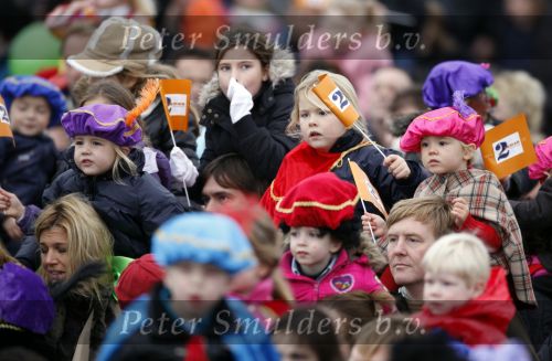 Scheveningen 14 november 2009
Prins Willem Alexander Prinses Maxima en hun kinderen Amalia Alexia en Ariane bij de intocht van Sinterklaas.
Peter Smulders bv