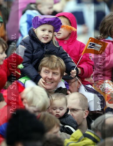 Scheveningen 14 november 2009
Prins Willem Alexander Prinses Maxima en hun kinderen Amalia Alexia en Ariane bij de intocht van Sinterklaas.
Peter Smulders bv