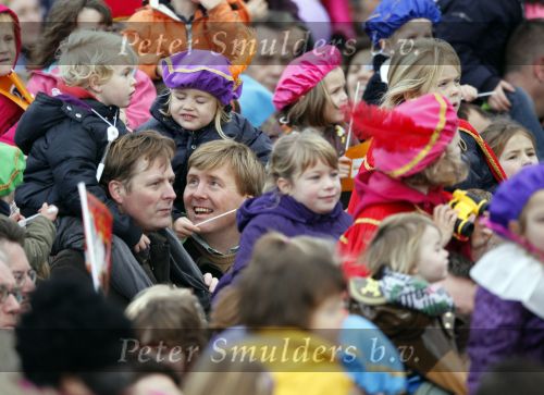 Scheveningen 14 november 2009
Prins Willem Alexander Prinses Maxima en hun kinderen Amalia Alexia en Ariane bij de intocht van Sinterklaas.
Peter Smulders bv