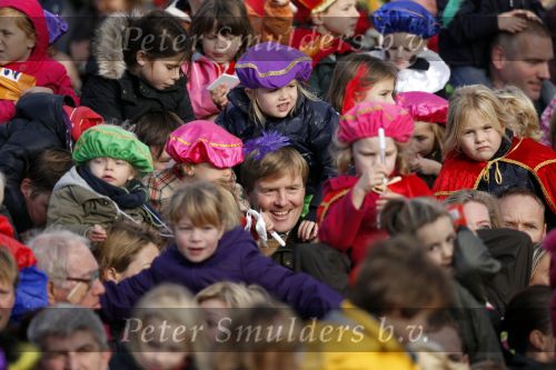 Scheveningen 14 november 2009
Prins Willem Alexander Prinses Maxima en hun kinderen Amalia Alexia en Ariane bij de intocht van Sinterklaas.
Peter Smulders bv