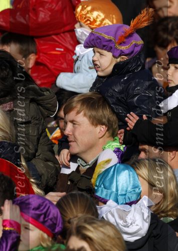 Scheveningen 14 november 2009
Prins Willem Alexander Prinses Maxima en hun kinderen Amalia Alexia en Ariane bij de intocht van Sinterklaas.
Peter Smulders bv