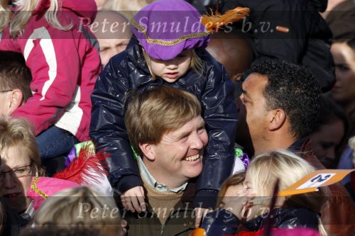 Scheveningen 14 november 2009
Prins Willem Alexander Prinses Maxima en hun kinderen Amalia Alexia en Ariane bij de intocht van Sinterklaas.
Peter Smulders bv