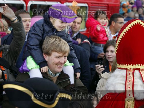 Scheveningen 14 november 2009
Prins Willem Alexander Prinses Maxima en hun kinderen Amalia Alexia en Ariane bij de intocht van Sinterklaas.
Peter Smulders bv