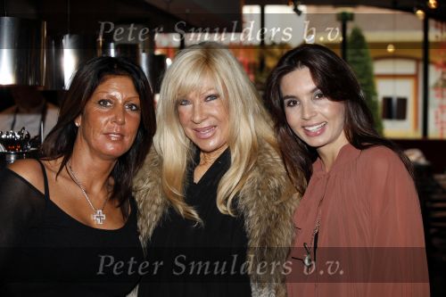 Laren 23 november 2009
Presentatie creme van Nannic. Rossana Lima Kluivert en Rachel Hazes en Mary Borsato
Peter Smulders bv
