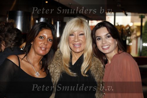 Laren 23 november 2009
Presentatie creme van Nannic. Rossana Lima Kluivert en Rachel Hazes en Mary Borsato
Peter Smulders bv