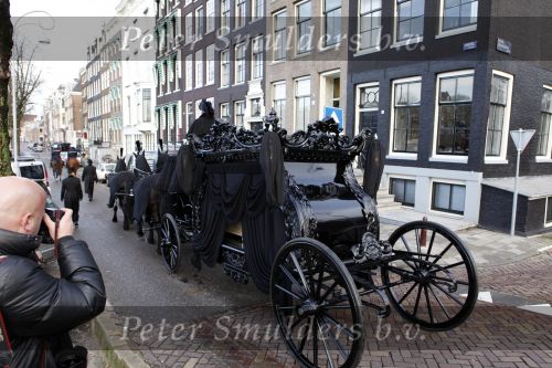 Amsterdam 8 december 2009
Begrafenis Ramses Shaffy op zorgvlied. Ramses vertrok met koets vanaf Carre. Daar waren Liesbeth List met man en dochter en Kitty Courbois
Peter Smulders bv