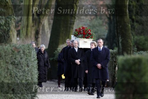 Amsterdam 8 december 2009
Begrafenis Ramses Shaffy op zorgvlied. Ramses vertrok met koets vanaf Carre. Daar waren Liesbeth List met man en dochter en Kitty Courbois
Peter Smulders bv