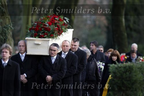 Amsterdam 8 december 2009
Begrafenis Ramses Shaffy op zorgvlied. Ramses vertrok met koets vanaf Carre. Daar waren Liesbeth List met man en dochter en Kitty Courbois
Peter Smulders bv
