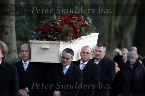 Amsterdam 8 december 2009
Begrafenis Ramses Shaffy op zorgvlied. Ramses vertrok met koets vanaf Carre. Daar waren Liesbeth List met man en dochter en Kitty Courbois
Peter Smulders bv