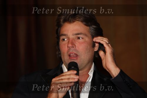 Amsterdam 16 november 2009
Premiere komt een vrouw bij de dochter in Tuschinski.  Reinout Oerlemans
Peter Smulders bv