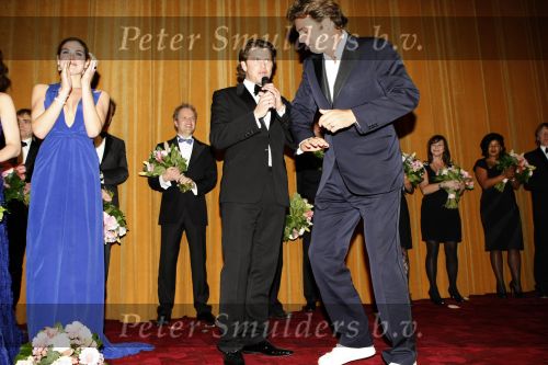 Amsterdam 16 november 2009
Premiere komt een vrouw bij de dochter in Tuschinski. Reinout Oerlemans met Carice v Houten Barry Atsma en Anna Drijver
Peter Smulders bv