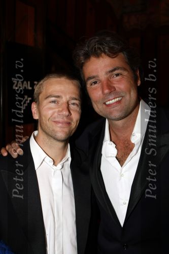 Amsterdam 16 november 2009
Premiere komt een vrouw bij de dochter in Tuschinski. Reinout Oerlemans en Antonie Kamerling
Peter Smulders bv