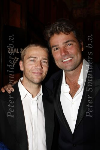 Amsterdam 16 november 2009
Premiere komt een vrouw bij de dochter in Tuschinski. Reinout Oerlemans en Antonie Kamerling
Peter Smulders bv