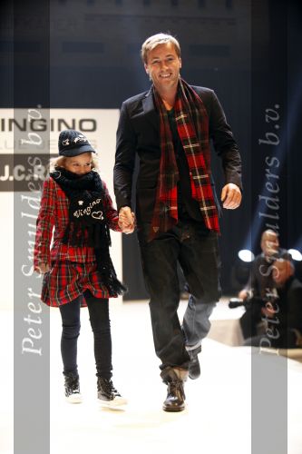 Amsterdam 9 november 2009
modeshow JC Rags en Vingino op  de beurs van Life after Football. Richard Witschge met dochter
Peter Smulders bv