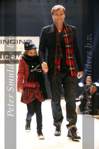 Amsterdam 9 november 2009
modeshow JC Rags en Vingino op  de beurs van Life after Football. Richard Witschge met dochter
Peter Smulders bv