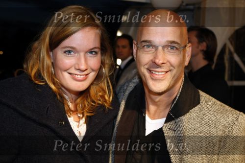 Amsterdam 12 november 2009
Veiling olifanten kunstwerk in de westergasfabriek. Rob Kamphues met zijn nieuwe vriendin
Peter Smulders bv