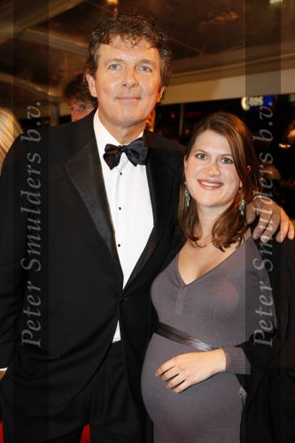 Amsterdam 16 november 2009
Premiere komt een vrouw bij de dochter in Tuschinski. Robert ten Brink met zwangere dochter
Peter Smulders bv