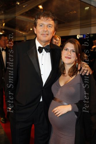 Amsterdam 16 november 2009
Premiere komt een vrouw bij de dochter in Tuschinski. Robert ten Brink met zwangere dochter
Peter Smulders bv