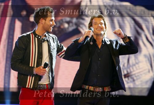 Hilversum 4 december 2009
Opnames live show popstars in studio 22. de finalisten Dewi Xander Mandy Robin Emmily Bart Charlotte Kim Wesley Joshua en Kristel. Gerard Joling en Nance Coolen presenteren het programma
Peter Smulders bv