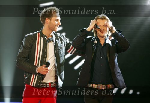 Hilversum 4 december 2009
Opnames live show popstars in studio 22. de finalisten Dewi Xander Mandy Robin Emmily Bart Charlotte Kim Wesley Joshua en Kristel. Gerard Joling en Nance Coolen presenteren het programma
Peter Smulders bv